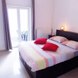 Appartement La Lodelinsartoise - Meuble De 3 Cles